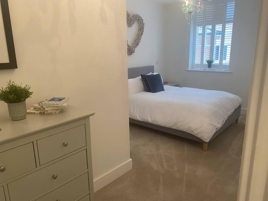 Unrivalled Location - Five Star - Worcester Apartment Exterior photo