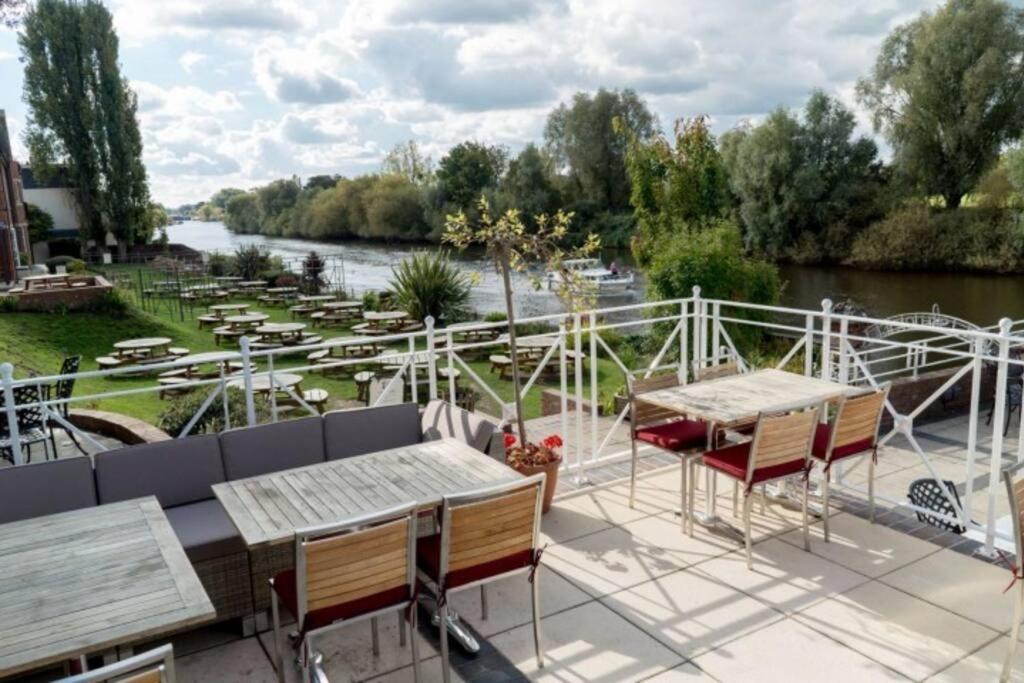 Unrivalled Location - Five Star - Worcester Apartment Exterior photo