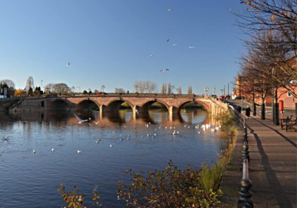 Unrivalled Location - Five Star - Worcester Apartment Exterior photo