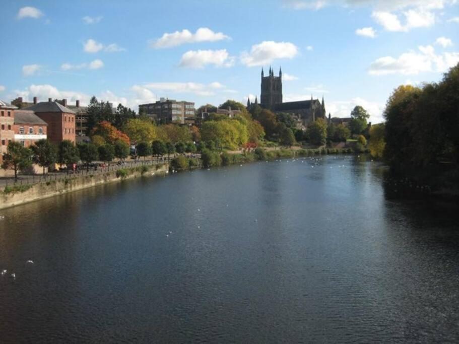 Unrivalled Location - Five Star - Worcester Apartment Exterior photo