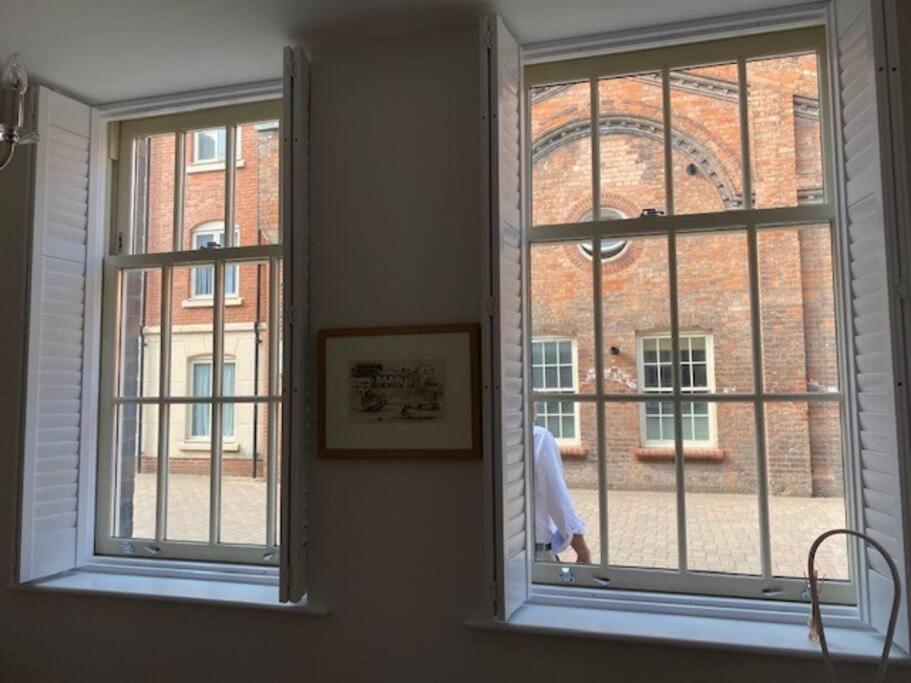 Unrivalled Location - Five Star - Worcester Apartment Exterior photo