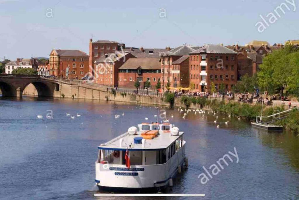 Unrivalled Location - Five Star - Worcester Apartment Exterior photo