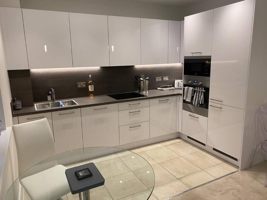 Unrivalled Location - Five Star - Worcester Apartment Exterior photo