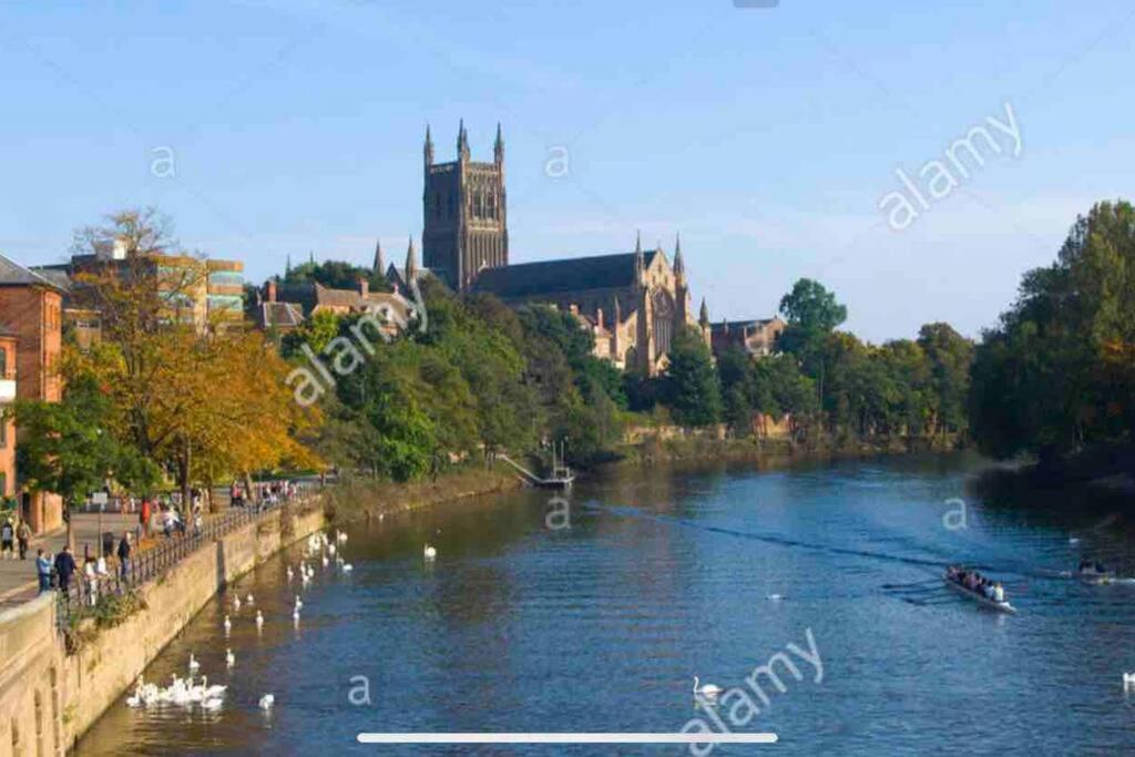 Unrivalled Location - Five Star - Worcester Apartment Exterior photo